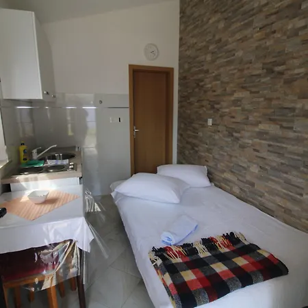 Guest house In - Little Sanjica In Pula, One Person